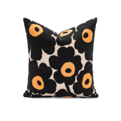 Povlak Černé kytky s oranžovým jádrem 45*45cm