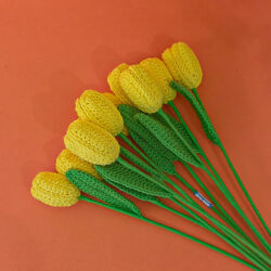 Tulipán Jeden hotový tmavě žlutý tulipán