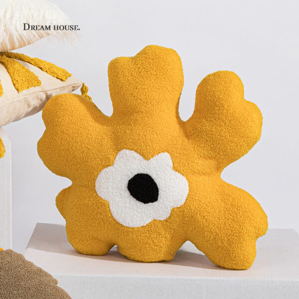 Povlak Tvarovaný polštář Květina žlutá a bílá s jádrem; 45*45cm - Obrázek 1