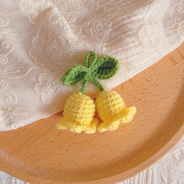 Přívěšek konvalinka Suzuran klíčenka žlutá [hotovo] - Obrázek 1