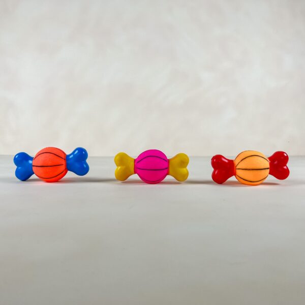 Pískací gumová kost/míč 13 cm - Obrázek 3