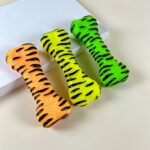 Pískací kost se zebrovaným potiskem 19 cm - Obrázek 2