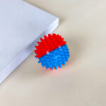 Míček gumový s bodlinami pro psy 7cm