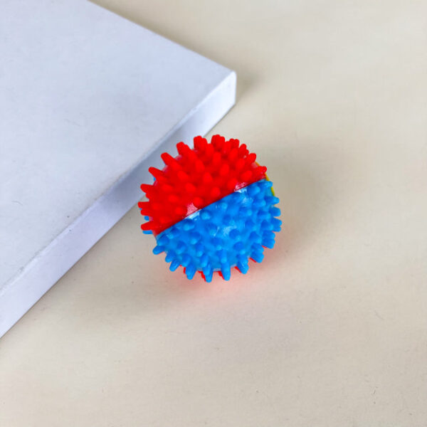 Míček gumový s bodlinami pro psy 7cm - Obrázek 1