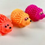 Pískací gumový ježek 11 cm - Obrázek 3