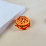 Gumový pískací hamburger 7 cm - Obrázek 3