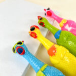 Pískací kuře s brýlemi pro pejsky 32 cm - Obrázek 2