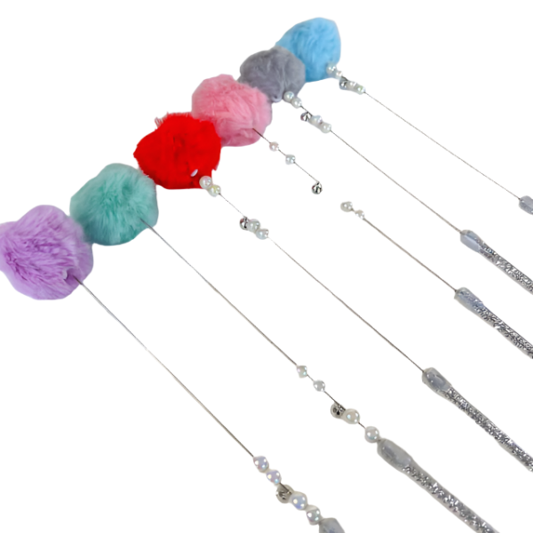 Škádlítko s chlupatpu bambulí a korálky 40cm - Obrázek 13