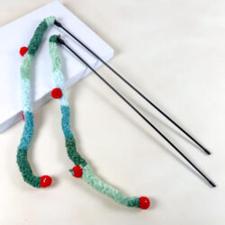 Chlupaté škádlítko pro kočky s rolničkou 50cm tyč