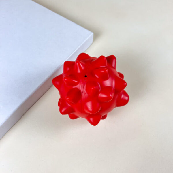 Pevná hračka červená 12cm - Obrázek 2