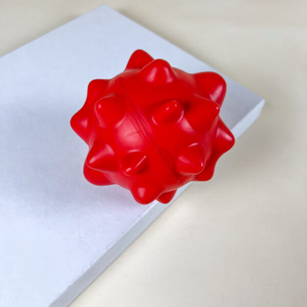 Pevná hračka červená 12cm - Obrázek 3