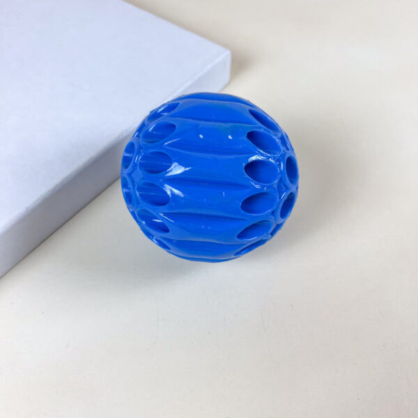 Gumový míček na pamlsky 9cm - Obrázek 1