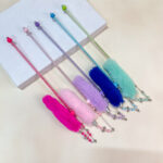 Škadlítko pro kočky s peřím a srdcem 45cm - Obrázek 2