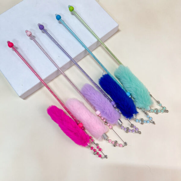 Škadlítko pro kočky s peřím a srdcem 45cm - Obrázek 2