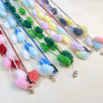 Škádlítko s pom pom šňůrkou 50cm - Obrázek 2