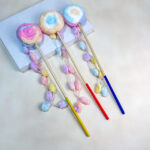 Škádlítko s pom pom šňůrkou 50cm - Obrázek 2