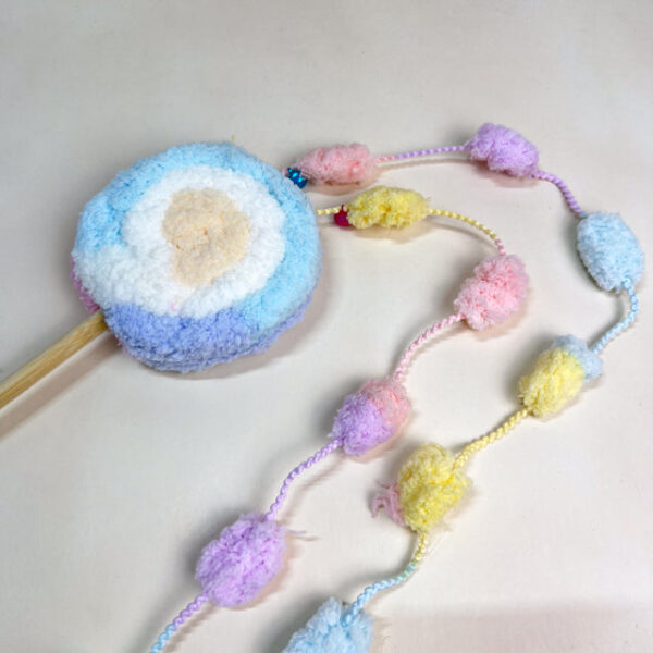 Škádlítko s pom pom šňůrkou 50cm - Obrázek 5