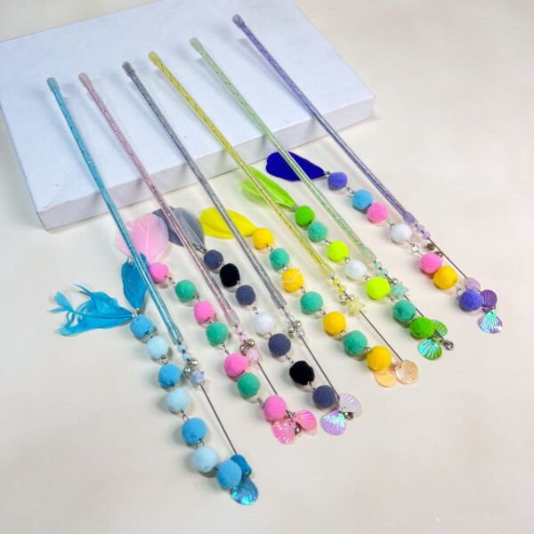 Škádlítko s pom pom šňůrkou 40cm - Obrázek 2