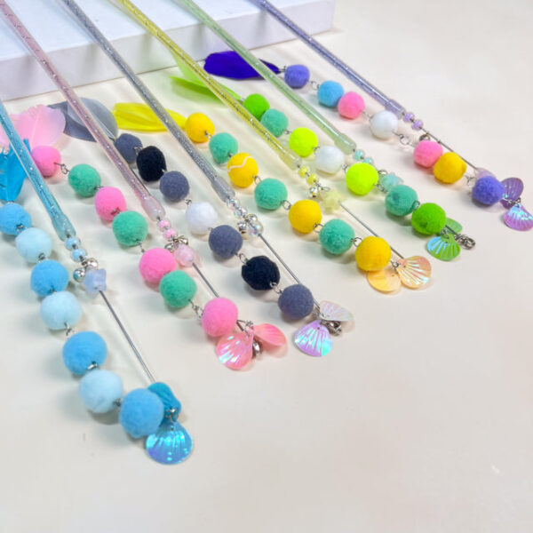 Škádlítko s pom pom šňůrkou 40cm - Obrázek 4