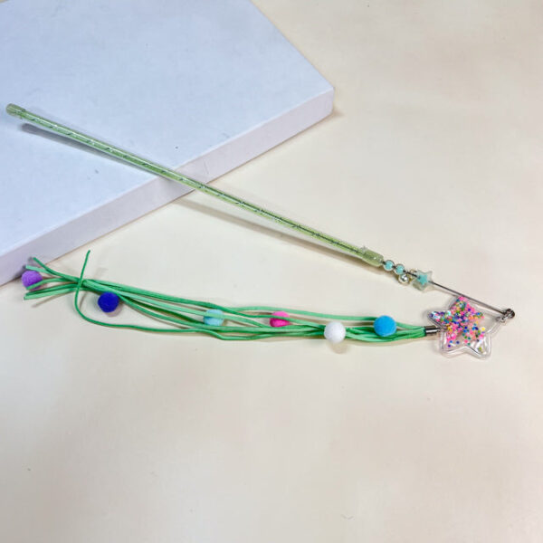 Škádlítko s pom pom šňůrkou 40cm - Obrázek 4
