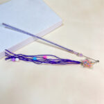 Škádlítko s pom pom šňůrkou 40cm