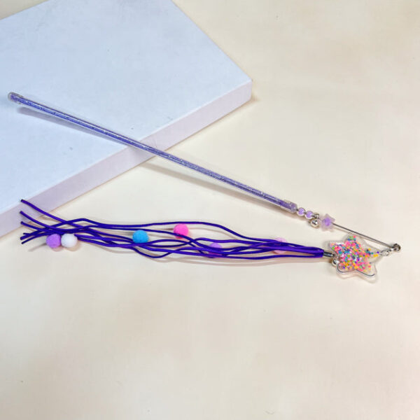 Škádlítko s pom pom šňůrkou 40cm - Obrázek 1