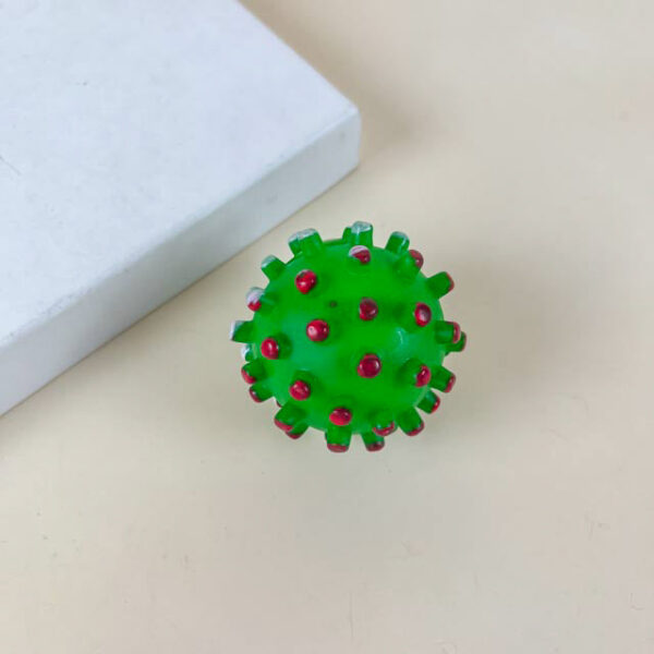 Gumový pískací míč s bodlinama 6 cm - Obrázek 5