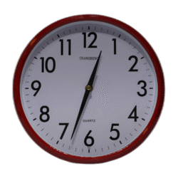 Hodiny s červeným rámem