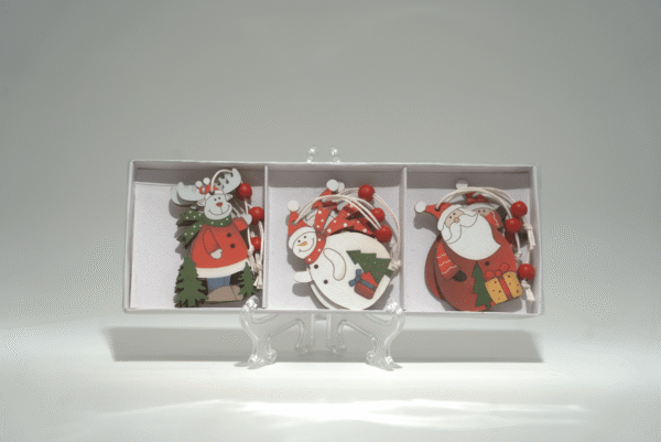 Vánoční dřevěná závěsná dekorace variace- sob sněhulák Santa - Obrázek 1