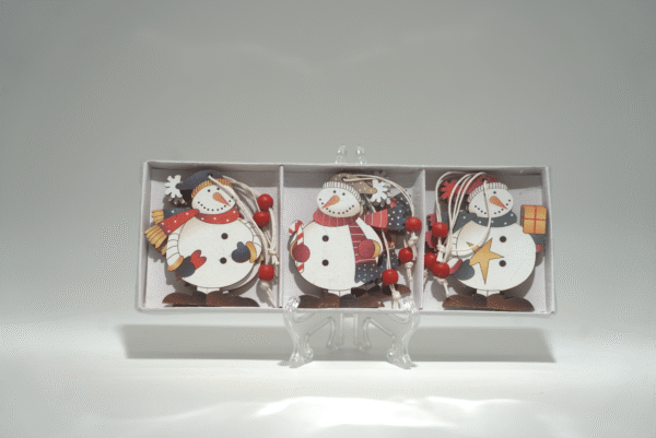 Vánoční dřevěná závěsná dekorace variace- sněhuláci - Obrázek 1