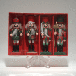 Vánoční dřevěná závěsná dekorace louskáčci zeleno červené