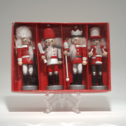 Vánoční dřevěná závěsná dekorace louskáčci červenobílé