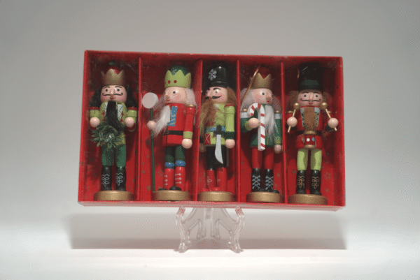 Vánoční dřevěná závěsná dekorace louskáčci zeleno červený - Obrázek 1